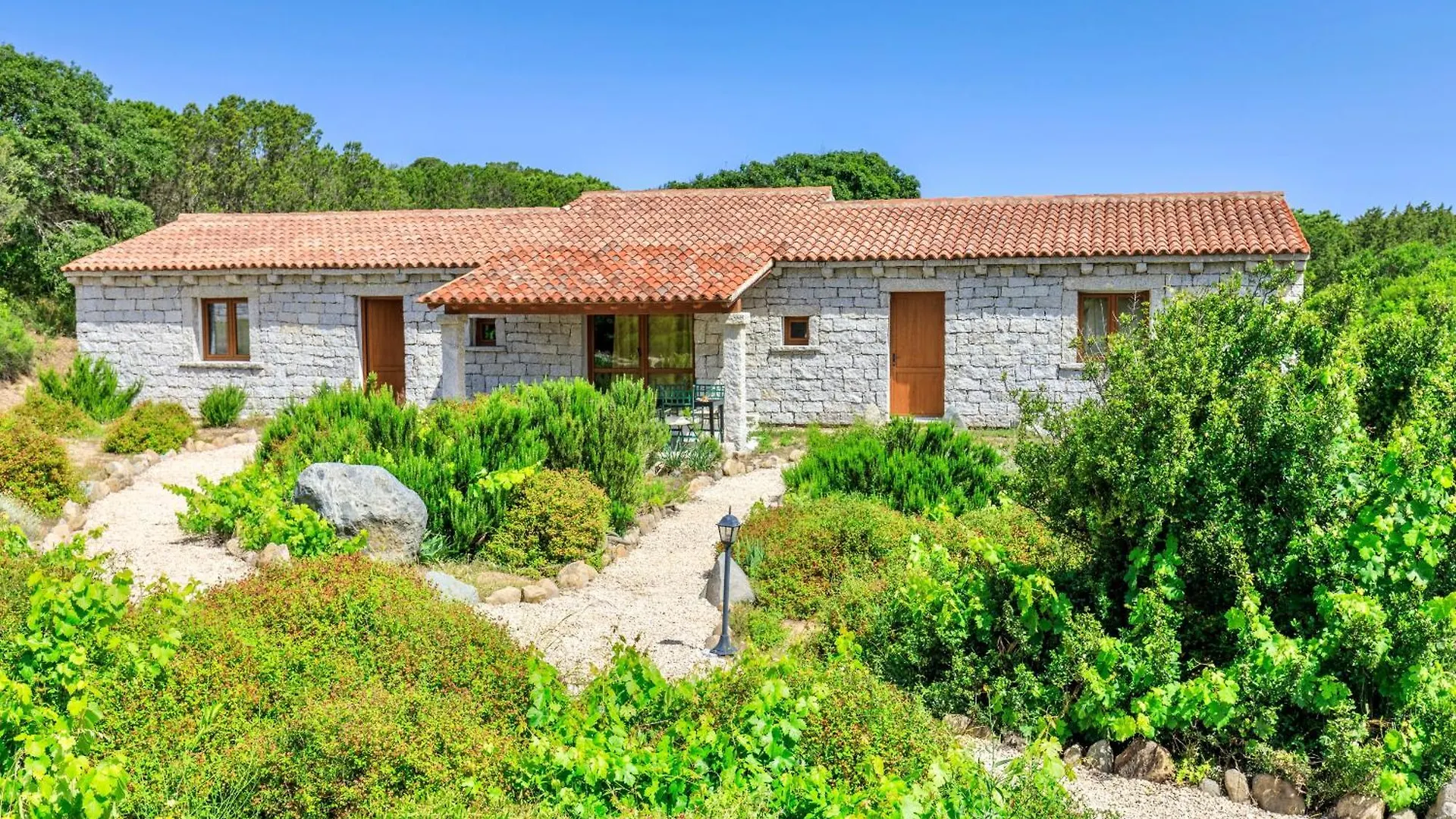 Residence Surrounded By Greenery With Swimming Pool In Badesi Just 300 Meters From The Sea